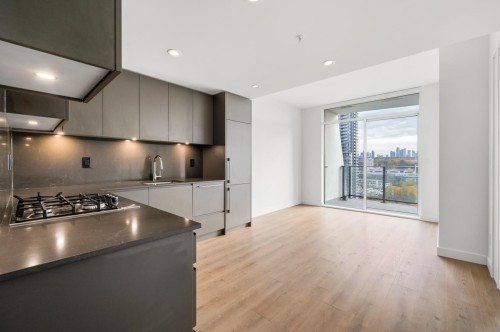 1301-2181 Madison Avenue  Burnaby, BC V5C 0N4