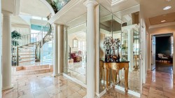 17-1861 Beach Avenue  Vancouver, BC V6G 1Z1