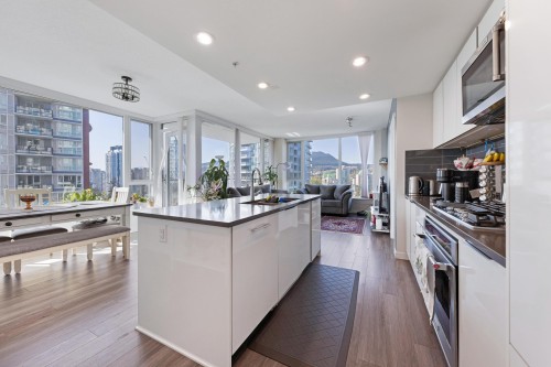 1705-3100 Windsor Gate, Coquitlam, BC 
