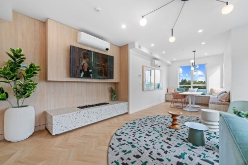 504-2450 Garden Drive, Vancouver, BC 