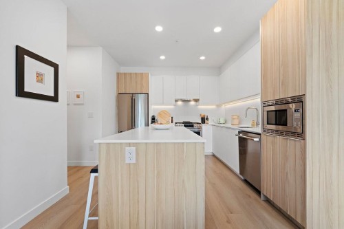 504-2450 Garden Drive, Vancouver, BC 