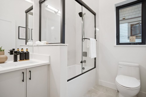 1917 3Rd Avenue, Vancouver, BC 