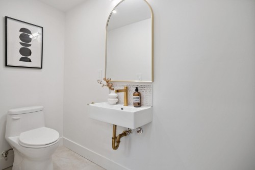 1917 3Rd Avenue, Vancouver, BC 