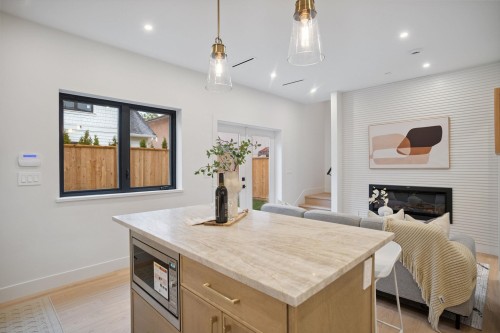 1917 3Rd Avenue, Vancouver, BC 