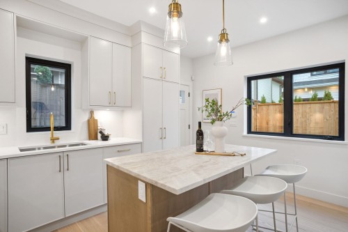 1917 3Rd Avenue, Vancouver, BC 