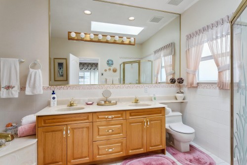 5889 Neville Street, Burnaby, BC 