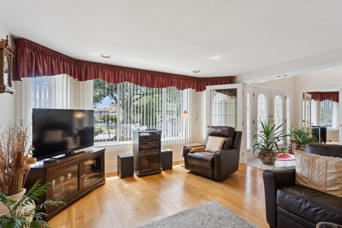 5889 Neville Street, Burnaby, BC 