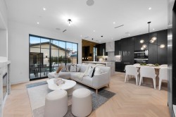 2-240 37th Avenue E Vancouver, BC V5W 1E6