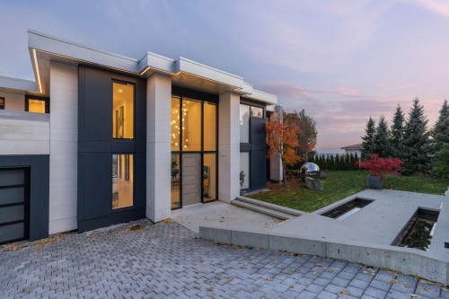 1027 Millstream Road, West Vancouver, BC 