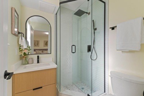 2518 Swinburne Avenue, North Vancouver, BC 