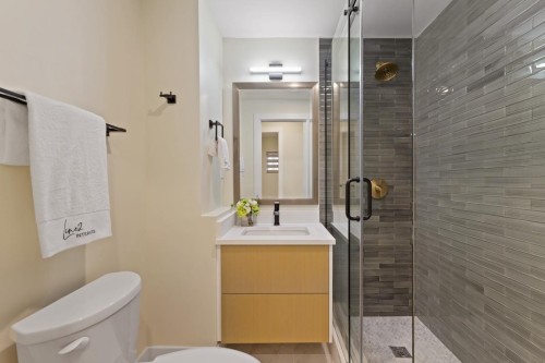 2518 Swinburne Avenue, North Vancouver, BC 