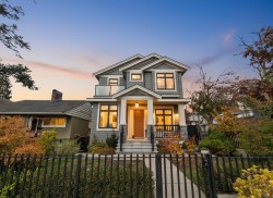 2699 7th Avenue E Vancouver, BC V5M 3E1