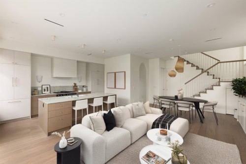 2-15 20Th Avenue W, Vancouver, BC 