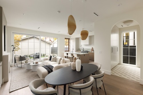 2-15 20Th Avenue W, Vancouver, BC 