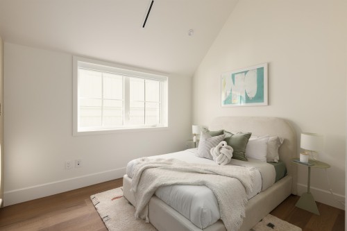 2-15 20Th Avenue W, Vancouver, BC 