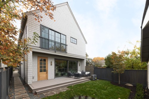 2-15 20Th Avenue W, Vancouver, BC 