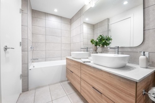 102-2375 Emery Court, North Vancouver, BC 