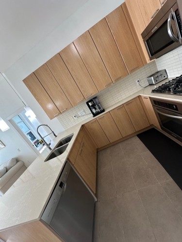 302-2955 Atlantic Avenue, Coquitlam, BC 