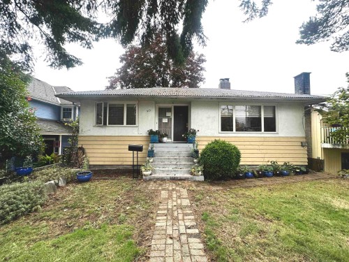 313 13Th Street E, North Vancouver, BC 