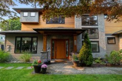 3365 Edgemont Boulevard  North Vancouver, BC V7R 2P4