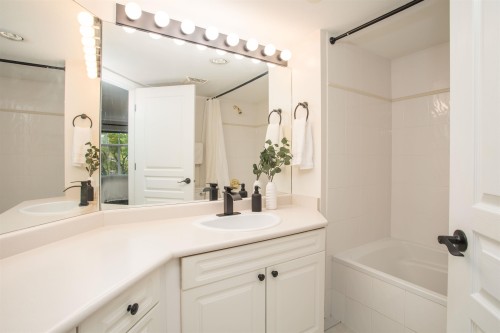 212-4770 52A Street, Delta, BC 