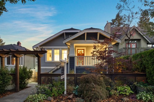 2058 5Th Avenue E, Vancouver, BC 