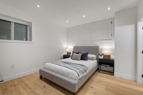 2058 5Th Avenue E, Vancouver, BC 