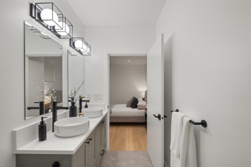 2058 5Th Avenue E, Vancouver, BC 