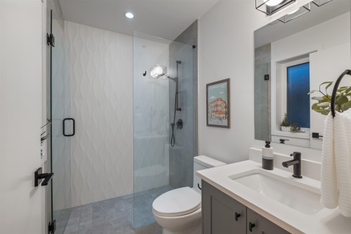 2058 5Th Avenue E, Vancouver, BC 