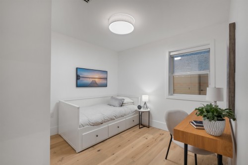 2058 5Th Avenue E, Vancouver, BC 