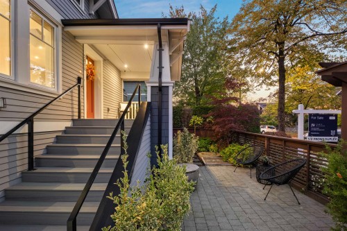 2058 5Th Avenue E, Vancouver, BC 