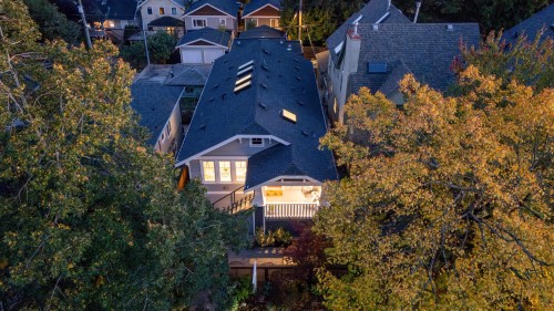 2058 5Th Avenue E, Vancouver, BC 