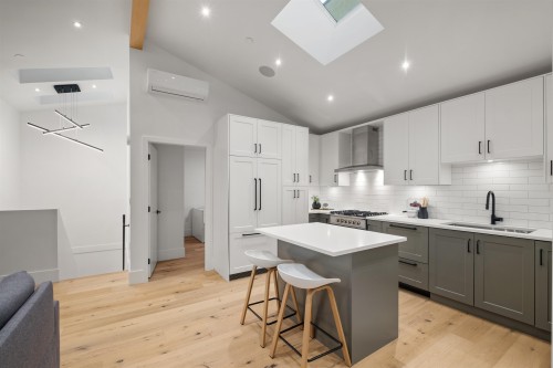 2058 5Th Avenue E, Vancouver, BC 