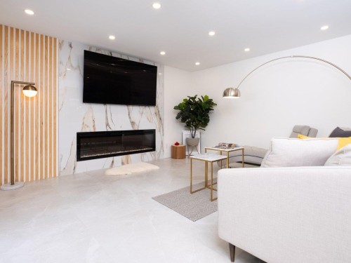 4283 Capilano Road, North Vancouver, BC 