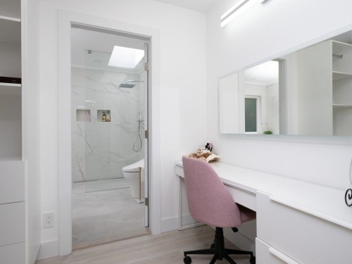 4283 Capilano Road, North Vancouver, BC 