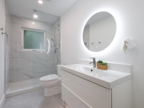 4283 Capilano Road, North Vancouver, BC 