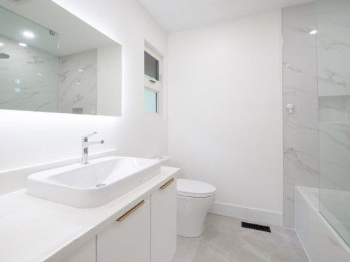 4283 Capilano Road, North Vancouver, BC 