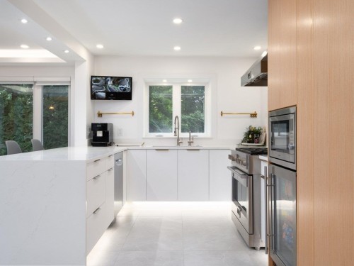 4283 Capilano Road, North Vancouver, BC 