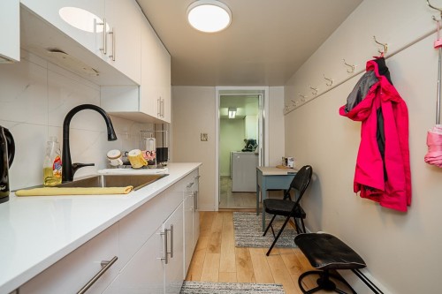 3099 6Th Avenue W, Vancouver, BC 