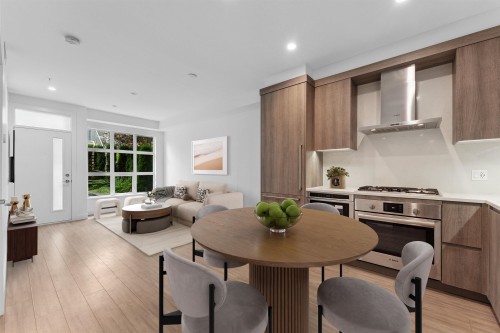 111-2060 Curling Road  North Vancouver, BC V7P 1X4