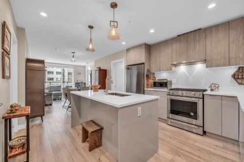 404-128 8th Street E North Vancouver, BC V7L 0H2