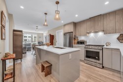 404-128 8th Street E North Vancouver, BC V7L 0H2