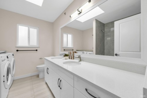 719 27Th Avenue E, Vancouver, BC 