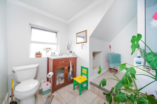 344 Eighth Avenue E, New Westminster, BC 