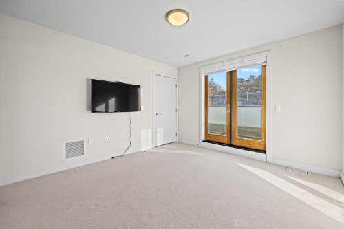 5522 Oak Street, Vancouver, BC 