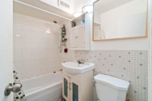 5735 Earles Street, Vancouver, BC 