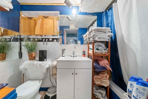 5735 Earles Street, Vancouver, BC 