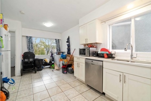 5735 Earles Street, Vancouver, BC 