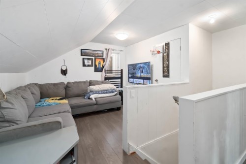 5735 Earles Street, Vancouver, BC 