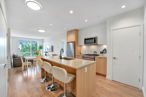 311-707 Como Lake Avenue  Coquitlam, BC V3J 0J5